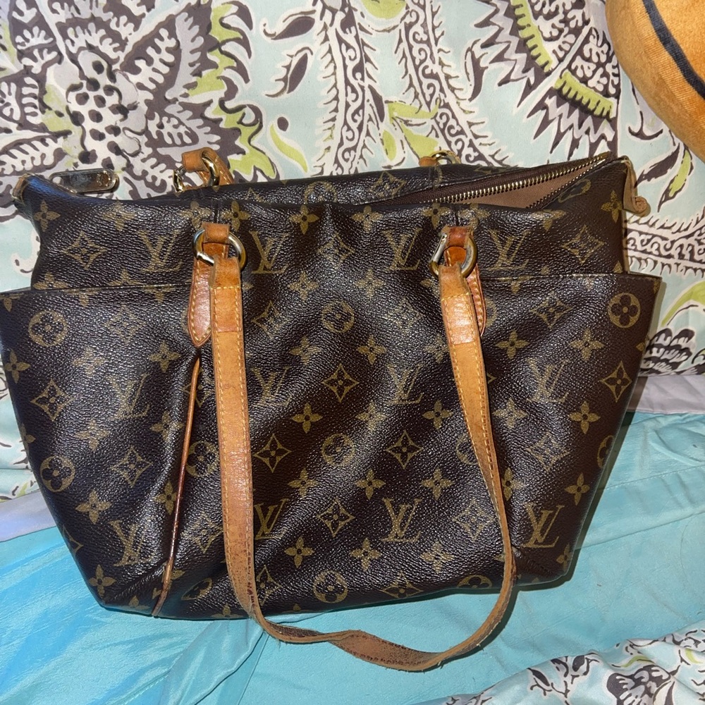 Authentic Louis Vuitton Totally PM